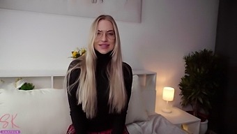 Sexy College Girl Receives Facial From Muscular Stud In Hd